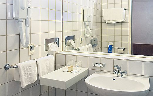 Hotel Club Tihany - standard bathroom - holiday club at Lake Balaton