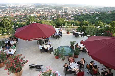 Hotel Kikelet in Pecs - terrace - restaurant - Pecs