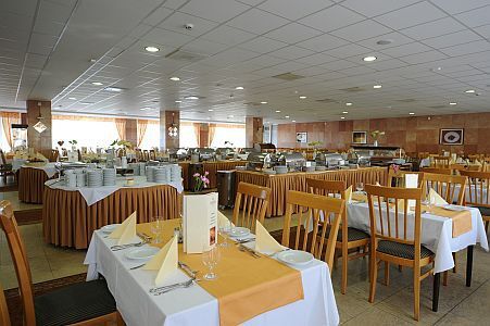 Restaurant of Hotel Panorama Heviz with Hungarian specialities and buffet dinner